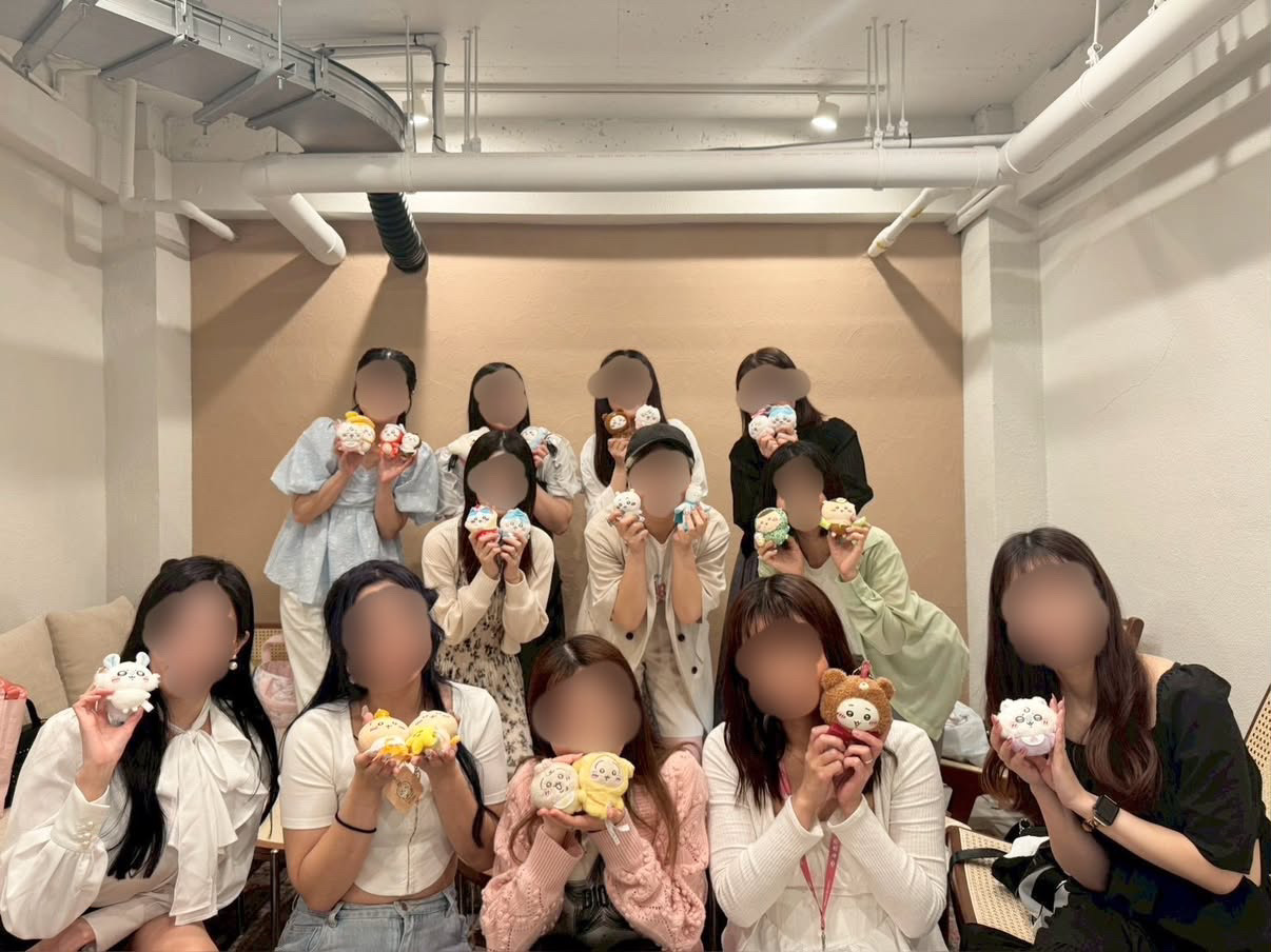 ぬいぐるみを持った集合写真